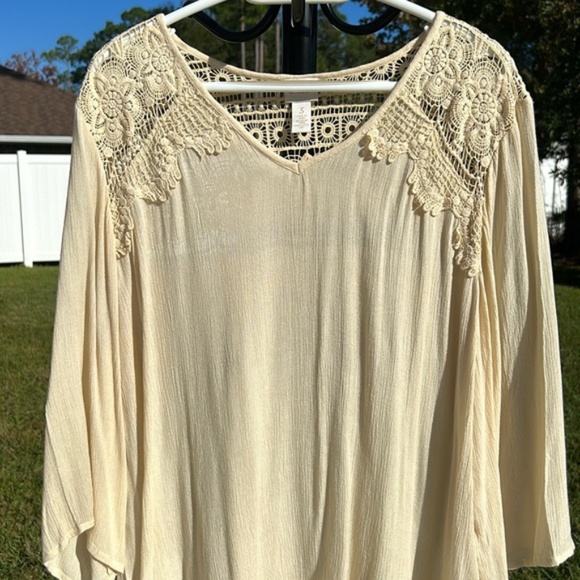 New Chico’s yellow top - Picture 4 of 10